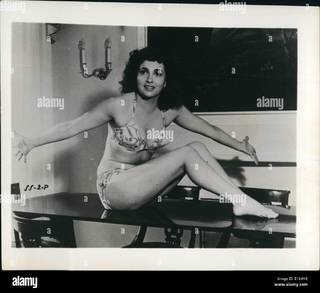 Gina Lollobrigida feet photo thumbnail