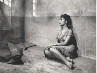 Gina Lollobrigida feet photo thumbnail