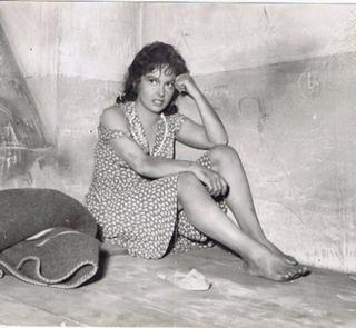 Gina Lollobrigida feet photo thumbnail