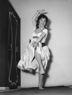 Gina Lollobrigida feet photo thumbnail