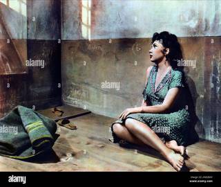 Gina Lollobrigida feet photo thumbnail