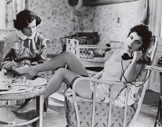 Gina Lollobrigida feet photo thumbnail