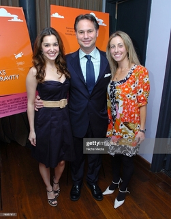 Gina Philips feet photo thumbnail