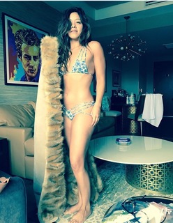 Gina Rodriguez feet photo thumbnail