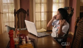 Gina Rodriguez feet photo thumbnail