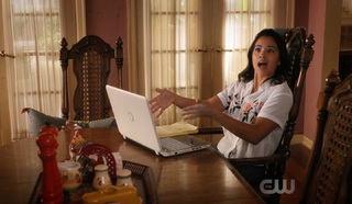 Gina Rodriguez feet photo thumbnail