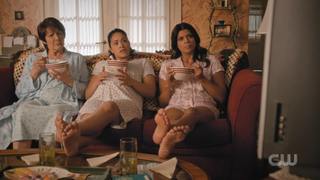 Gina Rodriguez feet photo thumbnail