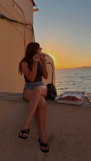 Gina Stiebitz feet photo 15