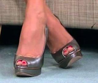 Ginger Zee feet photo thumbnail