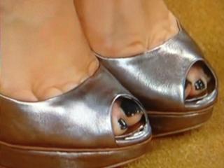Ginger Zee feet photo thumbnail