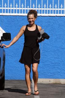 Ginger Zee feet photo thumbnail