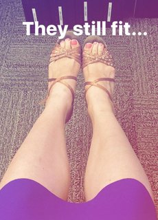 Ginger Zee feet photo thumbnail