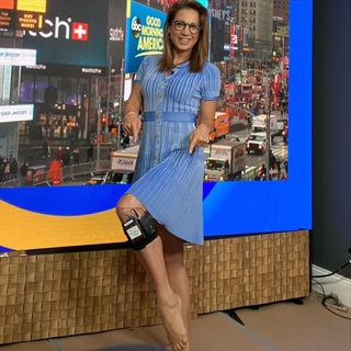 Ginger Zee feet photo thumbnail