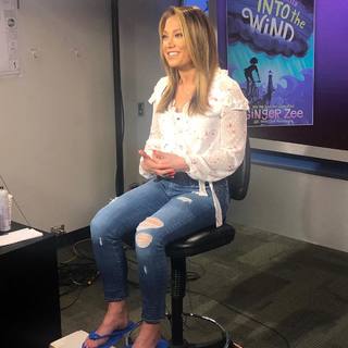 Ginger Zee feet photo thumbnail