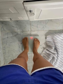 Ginger Zee feet photo thumbnail