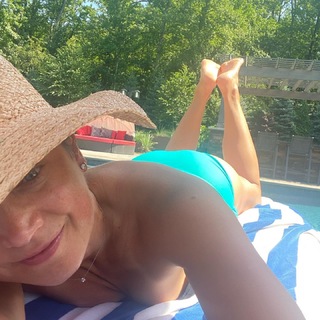Ginger Zee feet photo thumbnail
