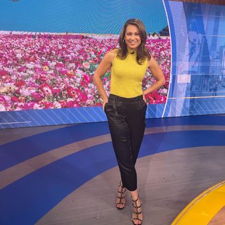 Ginger Zee feet photo thumbnail