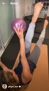Ginger Zee feet photo thumbnail