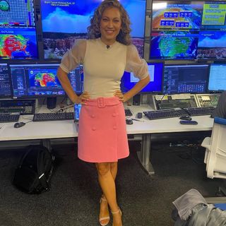 Ginger Zee feet photo thumbnail