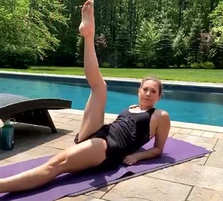Ginger Zee feet photo thumbnail