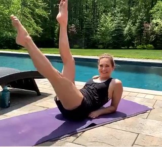 Ginger Zee feet photo thumbnail