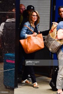 Ginger Zee feet photo thumbnail
