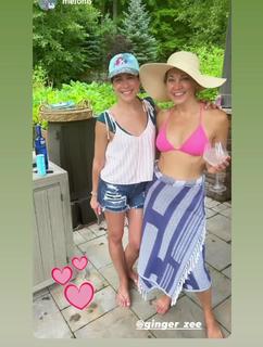 Ginger Zee feet photo thumbnail