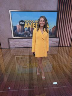 Ginger Zee feet photo 5