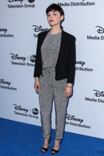 Ginnifer Goodwin feet photo thumbnail