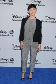 Ginnifer Goodwin feet photo thumbnail