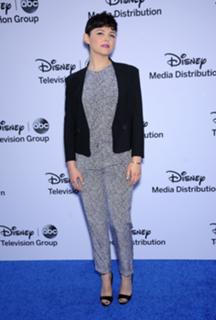 Ginnifer Goodwin feet photo thumbnail