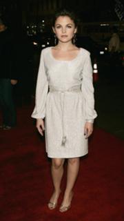 Ginnifer Goodwin feet photo thumbnail