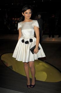 Ginnifer Goodwin feet photo thumbnail