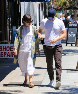 Ginnifer Goodwin feet photo thumbnail