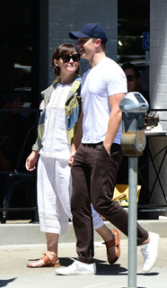 Ginnifer Goodwin feet photo thumbnail