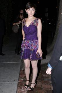 Ginnifer Goodwin feet photo thumbnail
