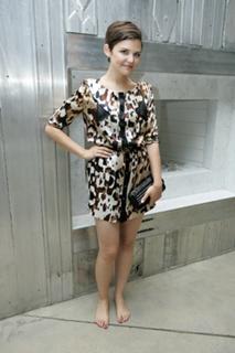 Ginnifer Goodwin feet photo thumbnail