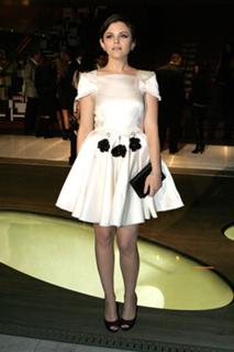 Ginnifer Goodwin feet photo thumbnail