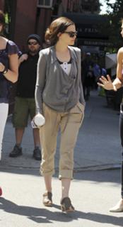 Ginnifer Goodwin feet photo thumbnail
