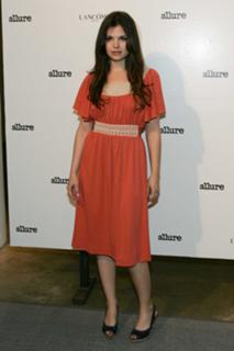 Ginnifer Goodwin feet photo thumbnail