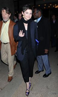Ginnifer Goodwin feet photo thumbnail