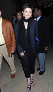 Ginnifer Goodwin feet photo thumbnail