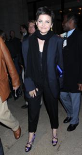 Ginnifer Goodwin feet photo thumbnail