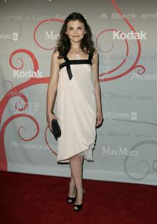 Ginnifer Goodwin feet photo thumbnail
