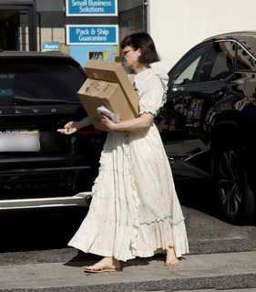 Ginnifer Goodwin feet photo thumbnail