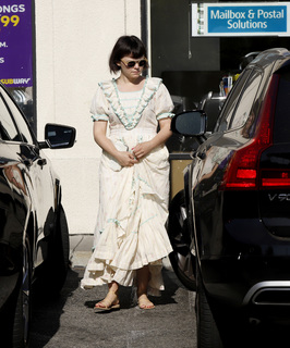 Ginnifer Goodwin feet photo thumbnail