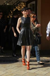 Ginnifer Goodwin feet photo thumbnail