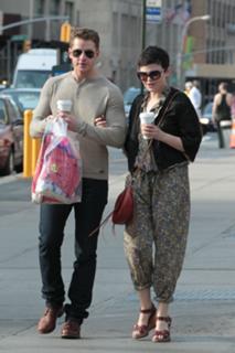 Ginnifer Goodwin feet photo thumbnail