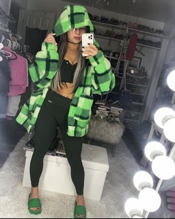 Gionna Daddio feet photo thumbnail