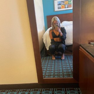 Gionna Daddio feet photo thumbnail